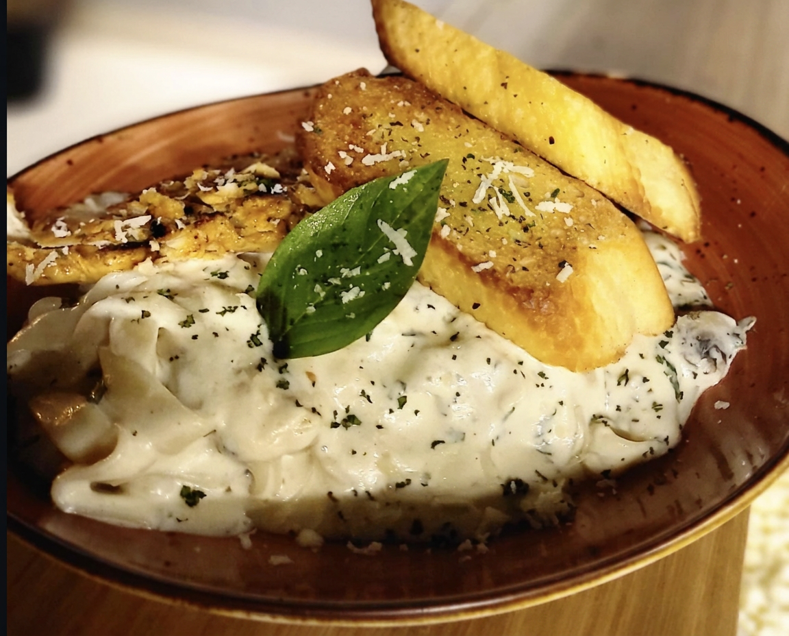 Creamy Alfredo Fettuccine